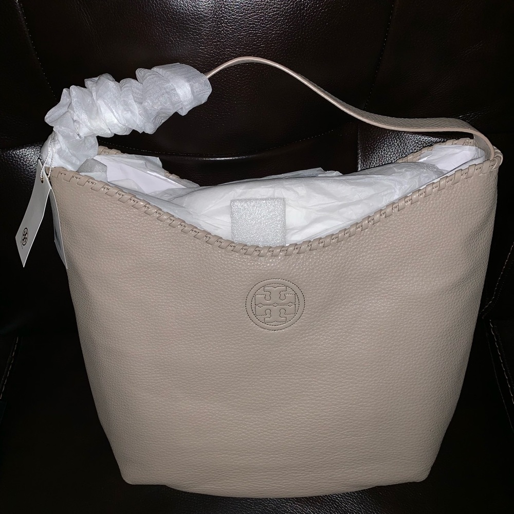 Tory Burch ‘Marion’ Leather Hobo Bag - Picture 2 of 3
